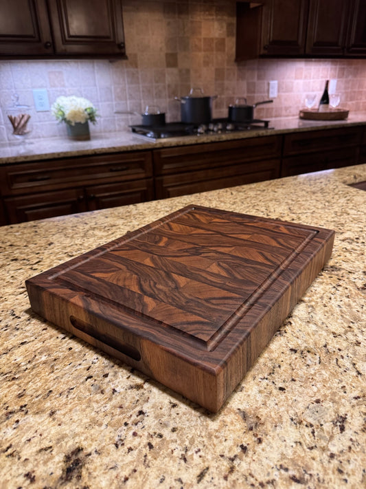 Premium All Walnut Grain Cutting Board Masterpiece Design #1